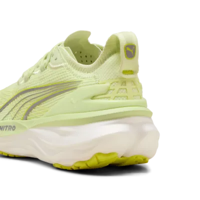 Detailansicht Fersenbereich linker Schuh Außenseite