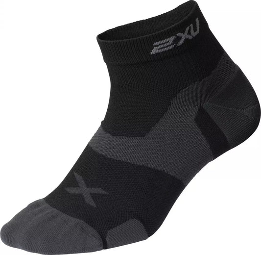 2XU VECTR Cushion 1/4 Crew Socks, Black/Titan