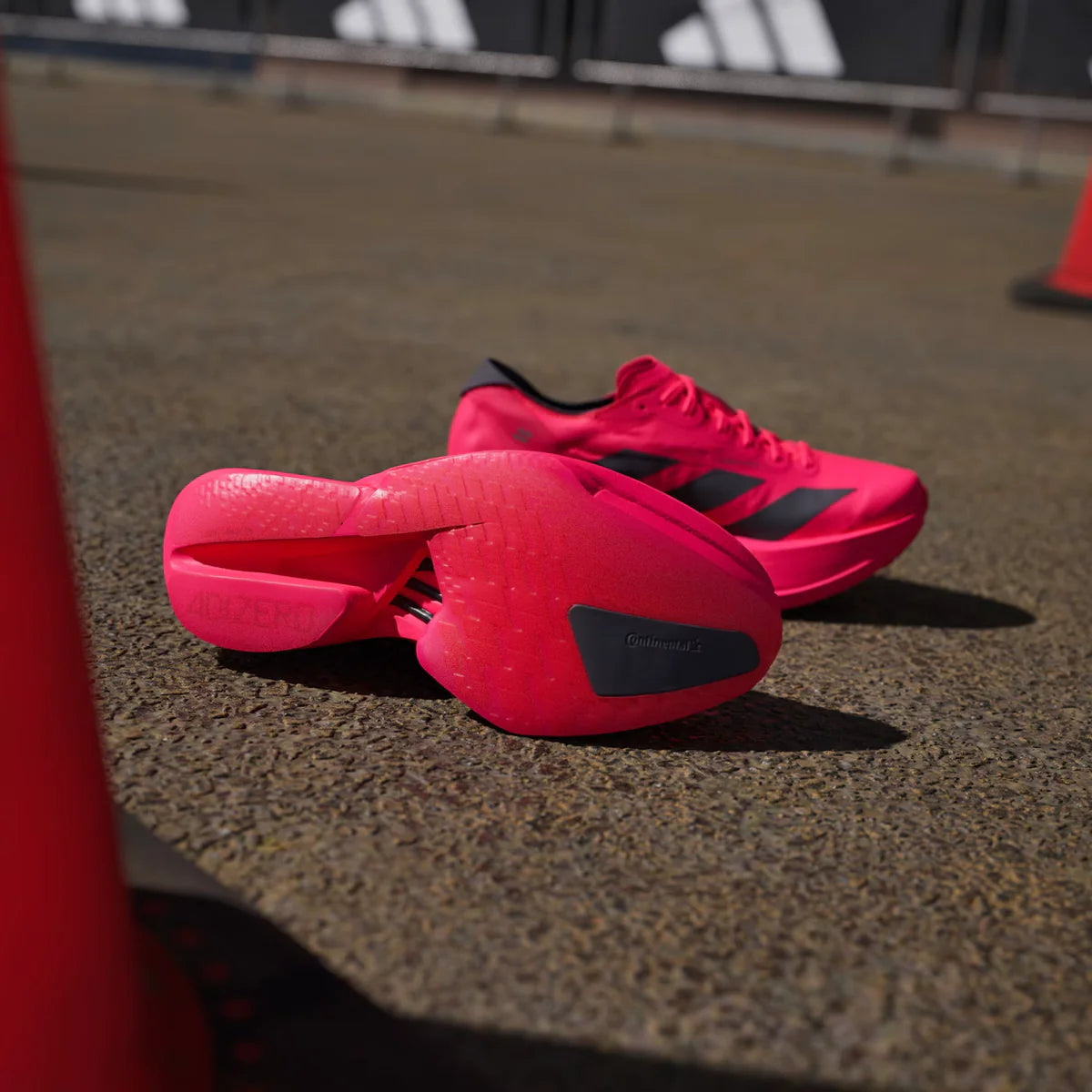 Adidas ADIZERO ADIOS Pro 4, Laufschuh, Damen, Lucid Red/Core Black/Lucid Red